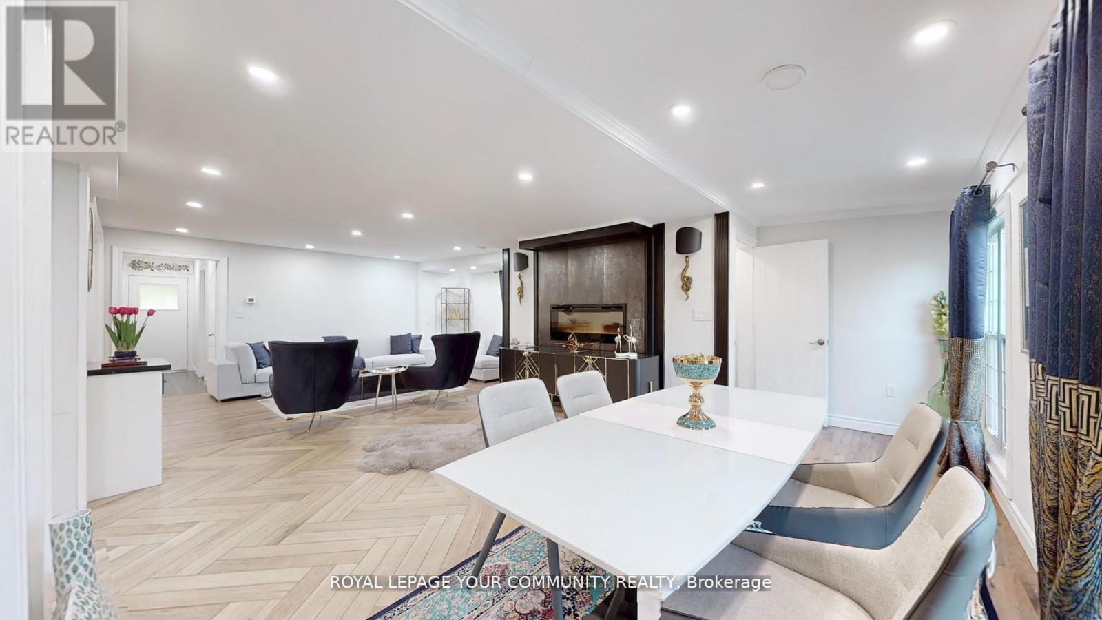 












64 MACHELL AVENUE

,
Aurora,




Ontario
L4G2R7

