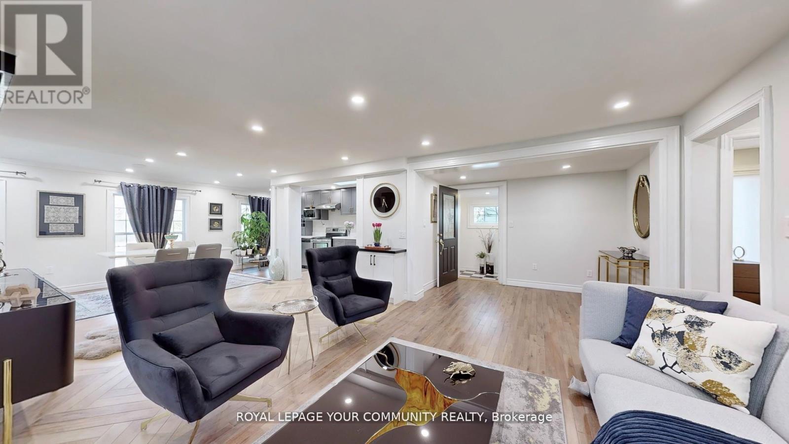 












64 MACHELL AVENUE

,
Aurora,




Ontario
L4G2R7

