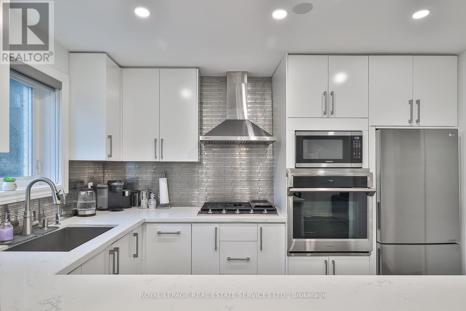 












224 OVERBROOK PLACE

,
Toronto,




Ontario
M3H4R6

