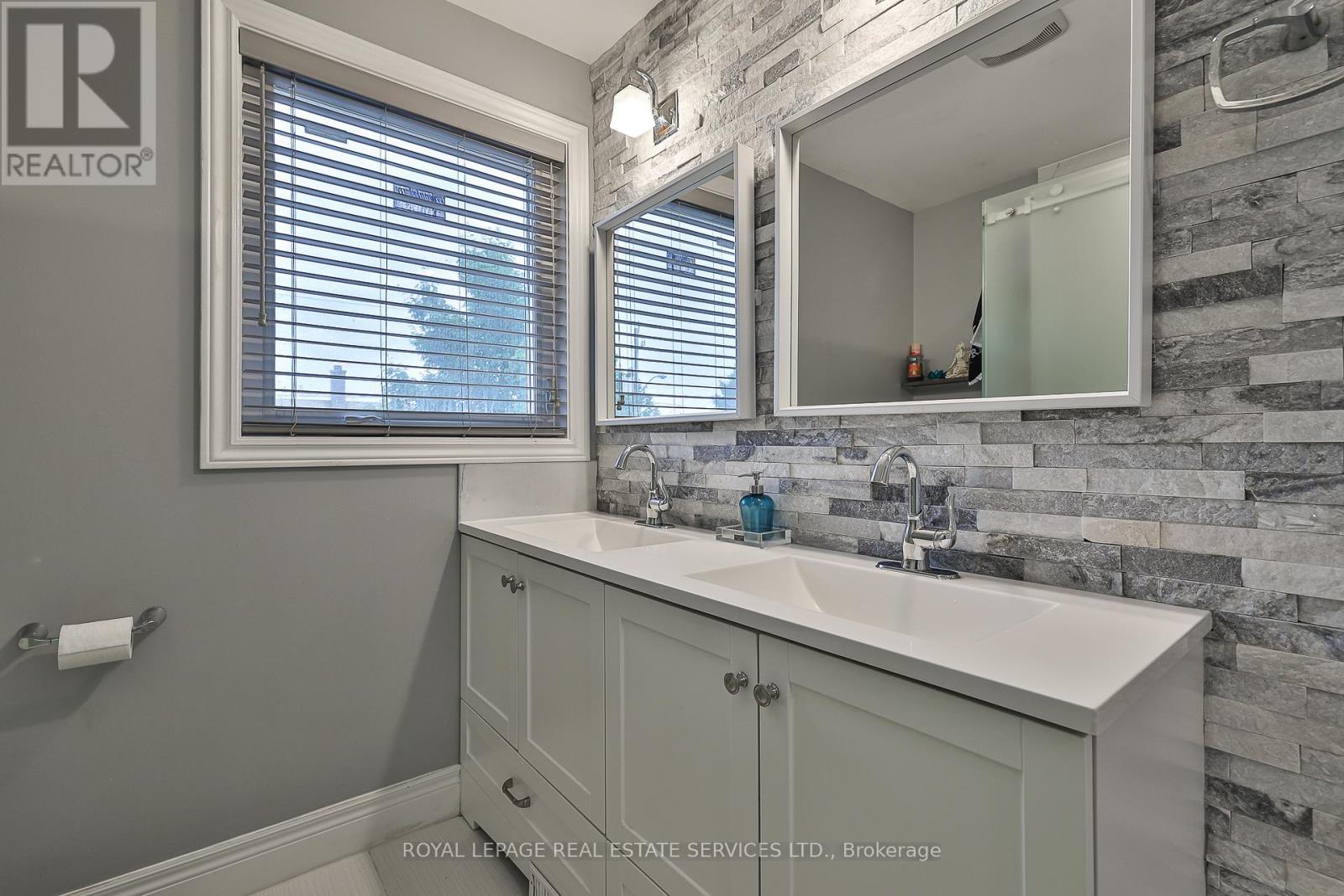 












224 OVERBROOK PLACE

,
Toronto,




Ontario
M3H4R6

