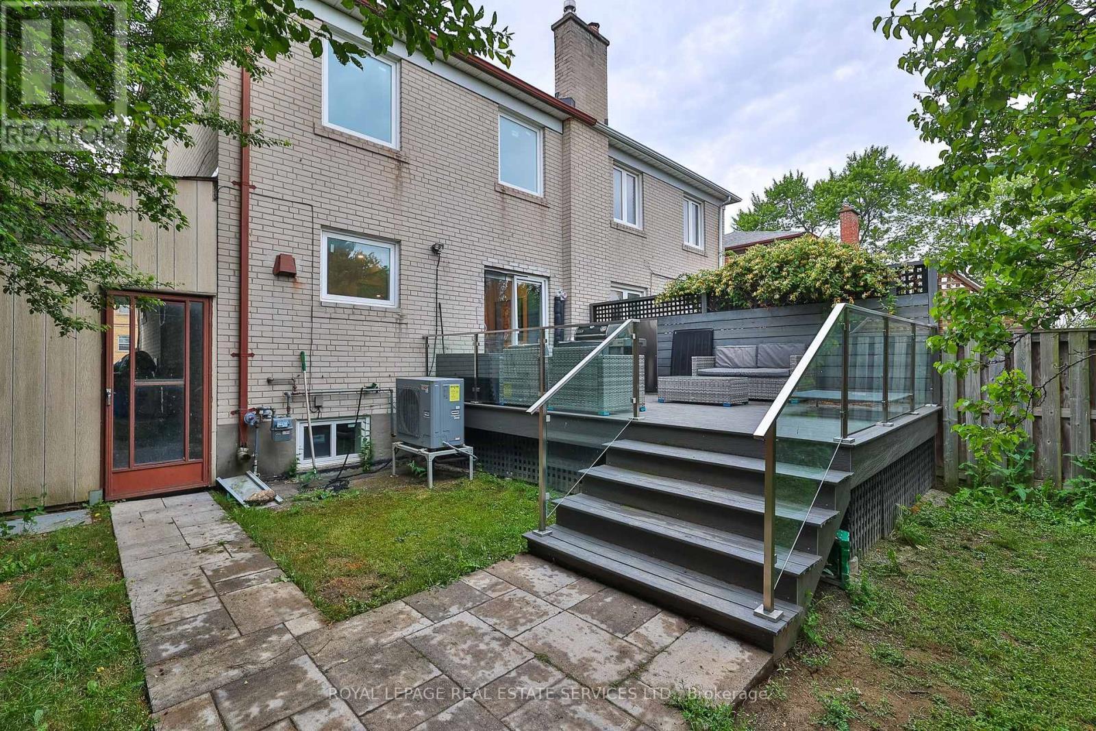 












224 OVERBROOK PLACE

,
Toronto,




Ontario
M3H4R6

