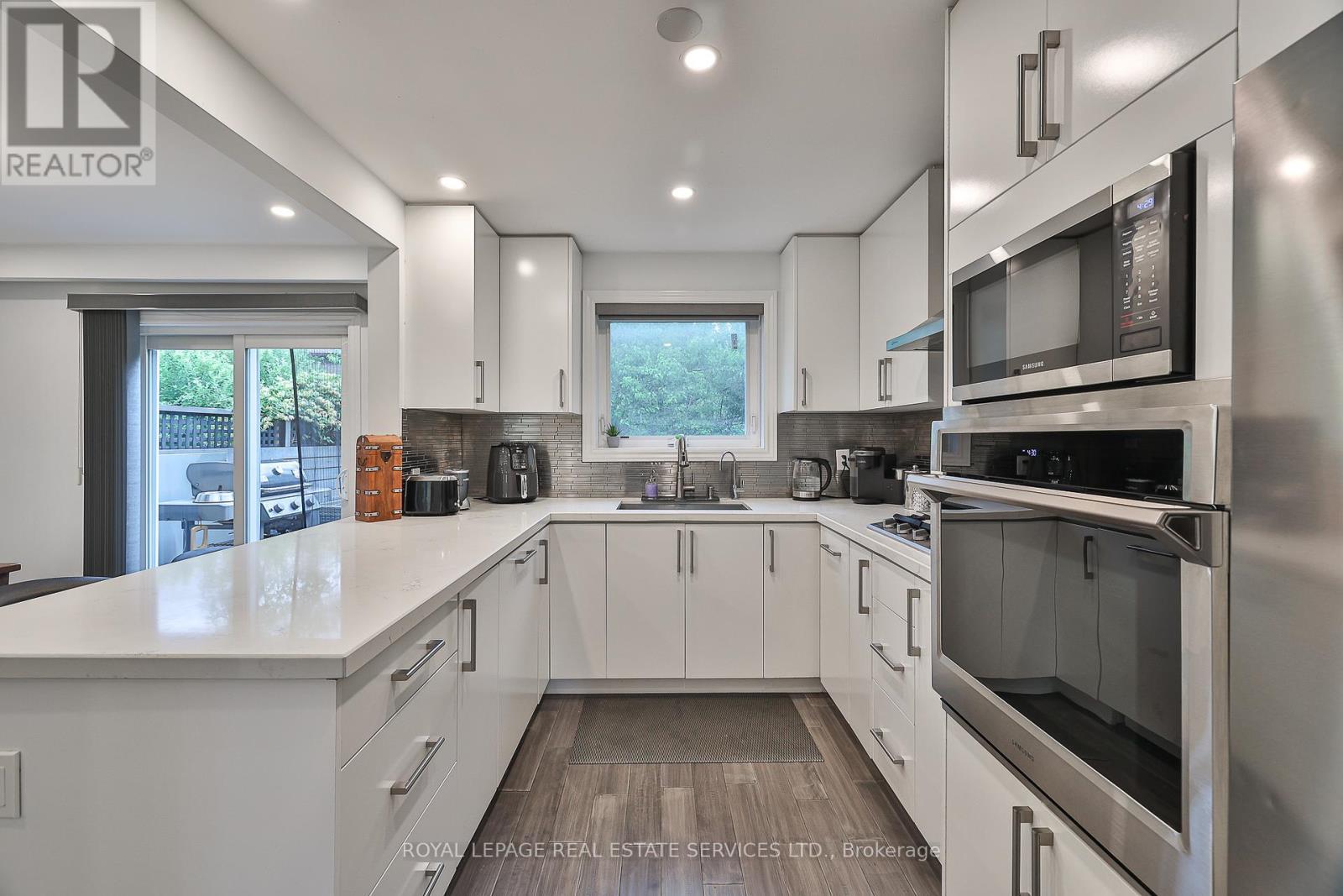 












224 OVERBROOK PLACE

,
Toronto,




Ontario
M3H4R6

