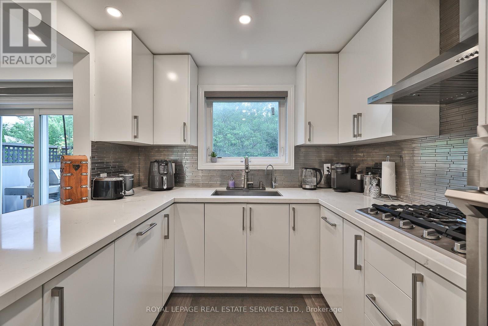 












224 OVERBROOK PLACE

,
Toronto,




Ontario
M3H4R6

