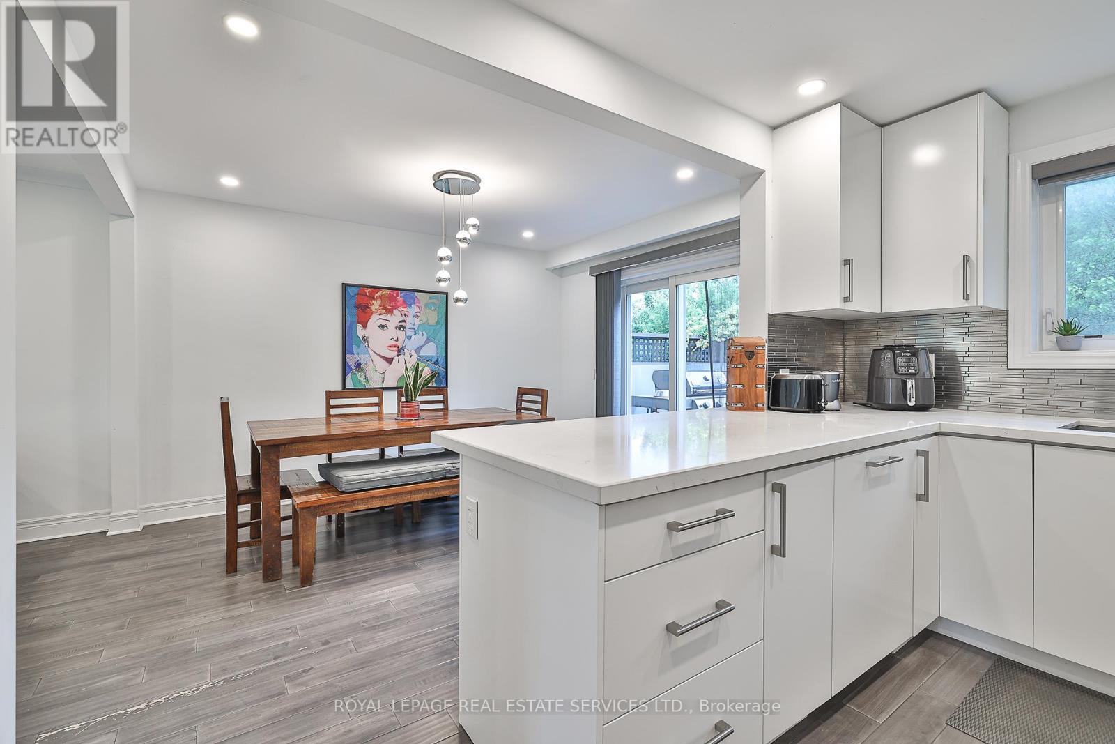 












224 OVERBROOK PLACE

,
Toronto,




Ontario
M3H4R6

