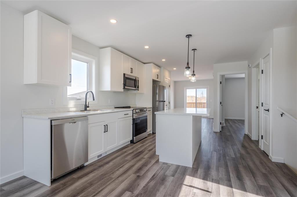 












295 Normandeau Avenue

,
Ste Anne,




Manitoba
R5H1C1

