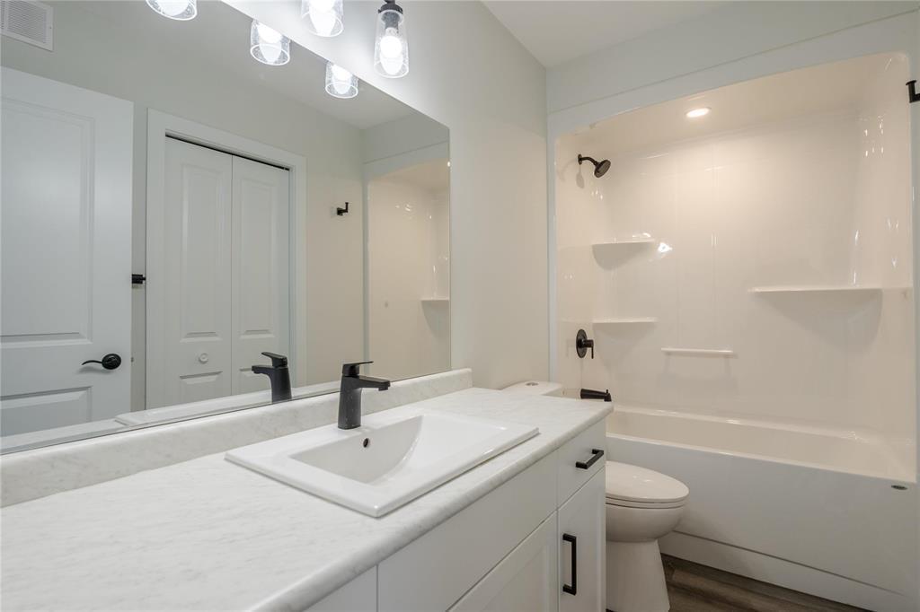 












295 Normandeau Avenue

,
Ste Anne,




Manitoba
R5H1C1

