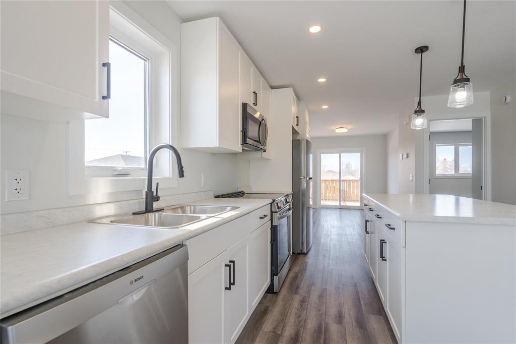 












295 Normandeau Avenue

,
Ste Anne,




Manitoba
R5H1C1

