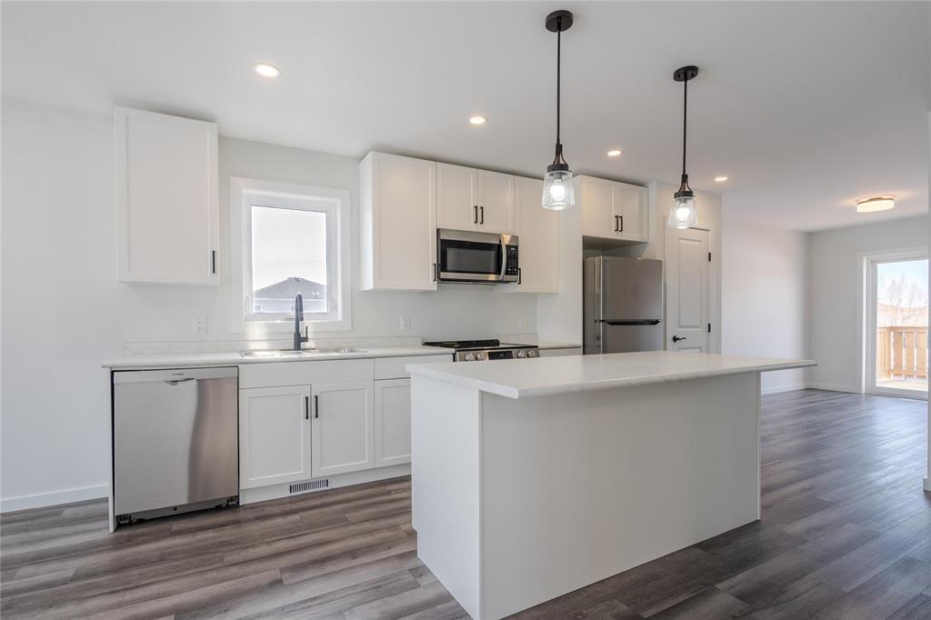 












295 Normandeau Avenue

,
Ste Anne,




Manitoba
R5H1C1

