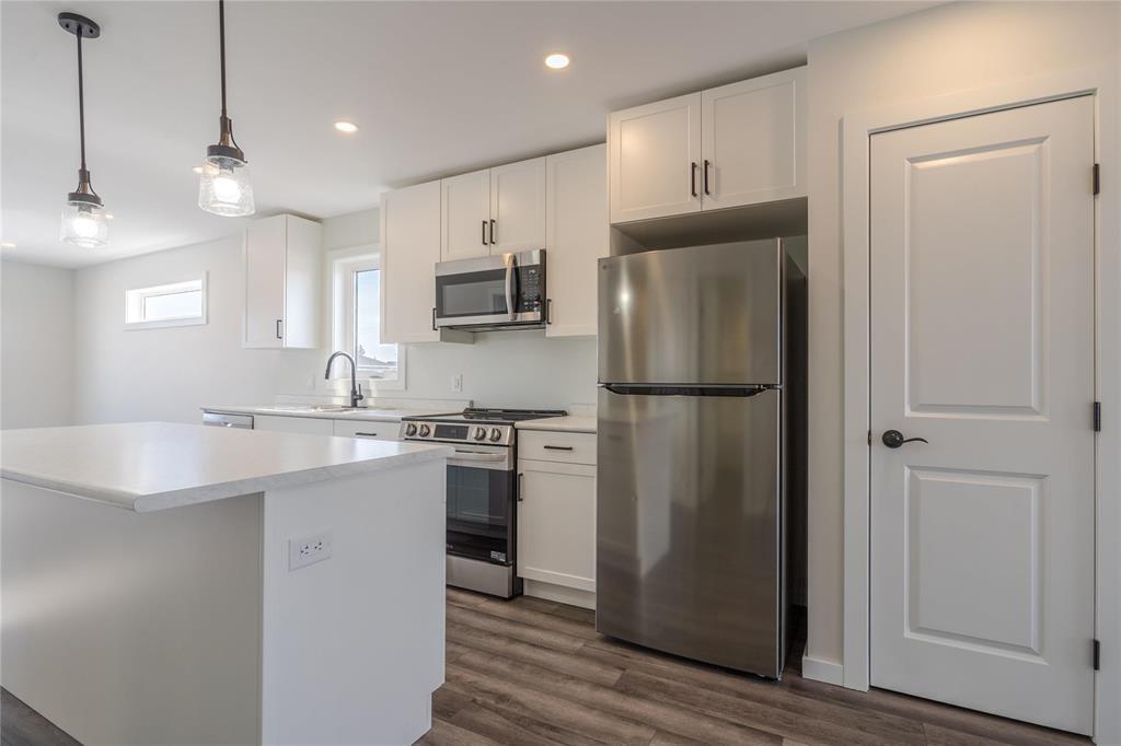 












295 Normandeau Avenue

,
Ste Anne,




Manitoba
R5H1C1

