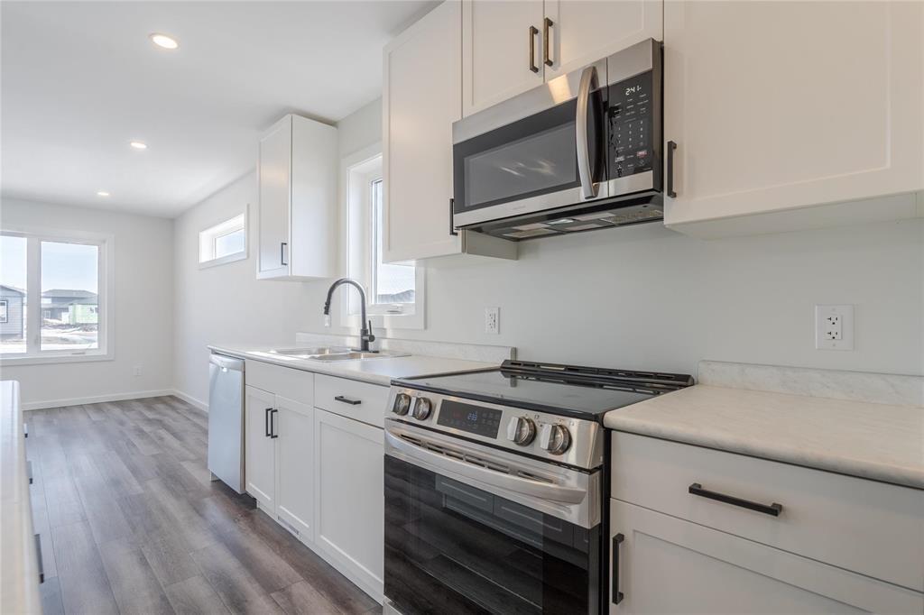 












295 Normandeau Avenue

,
Ste Anne,




Manitoba
R5H1C1

