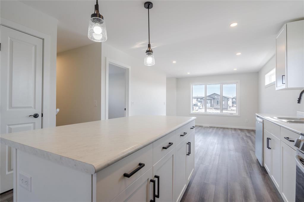 












295 Normandeau Avenue

,
Ste Anne,




Manitoba
R5H1C1

