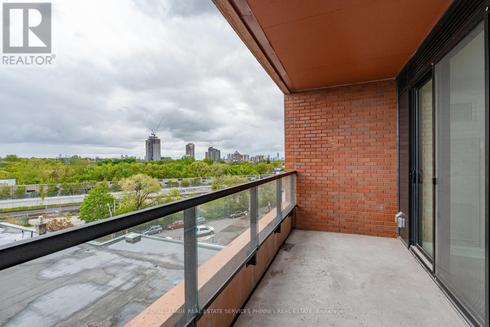 












515 - 2720 DUNDAS STREET W

,
Toronto,




Ontario
M6P0C3

