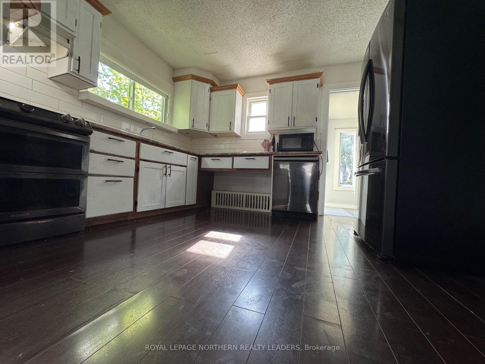 












293 ELM STREET N

,
Timmins (TNE - Central),




Ontario
P4N6B1

