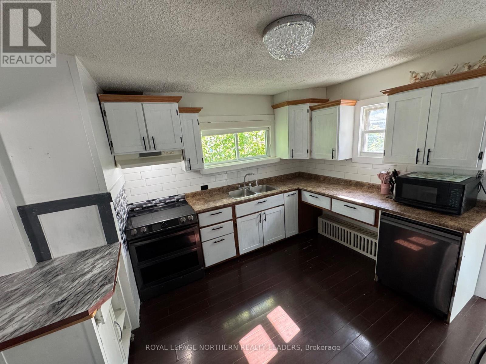 












293 ELM STREET N

,
Timmins (TNE - Central),




Ontario
P4N6B1

