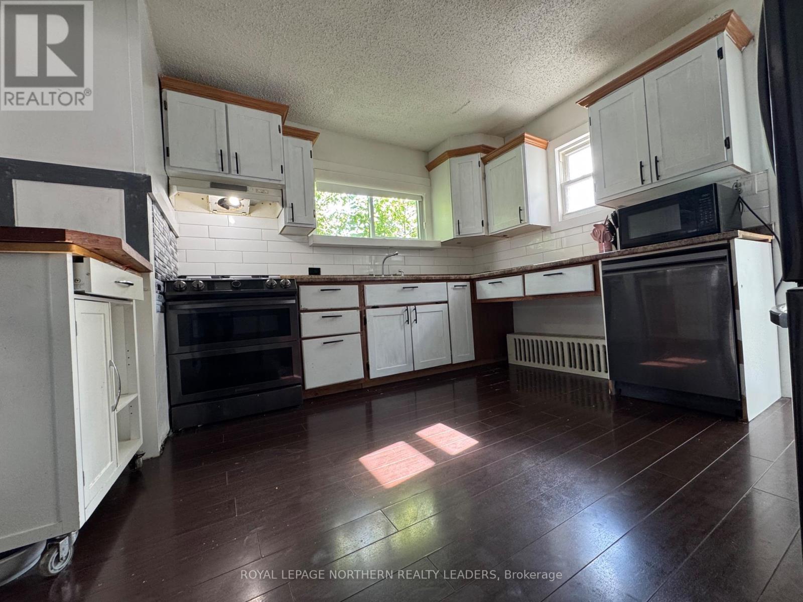 












293 ELM STREET N

,
Timmins (TNE - Central),




Ontario
P4N6B1

