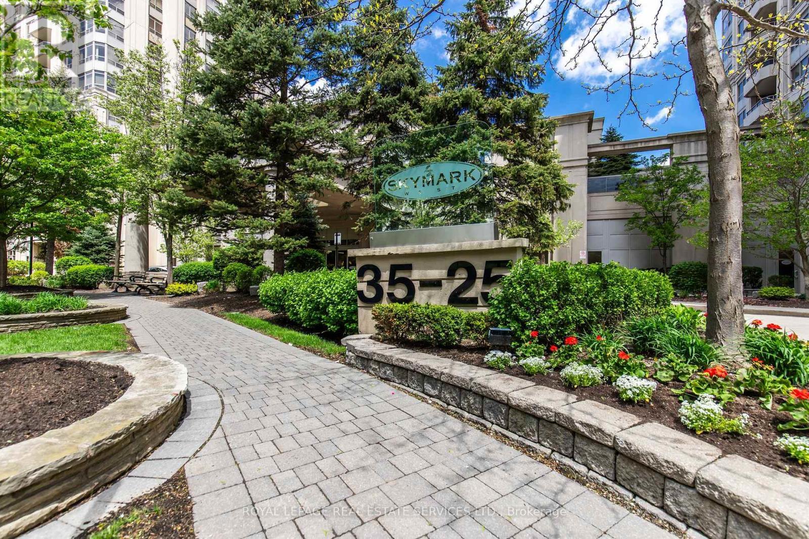 












418 - 25 KINGSBRIDGE GARDEN CIRCLE

,
Mississauga,




Ontario
L5R4B1

