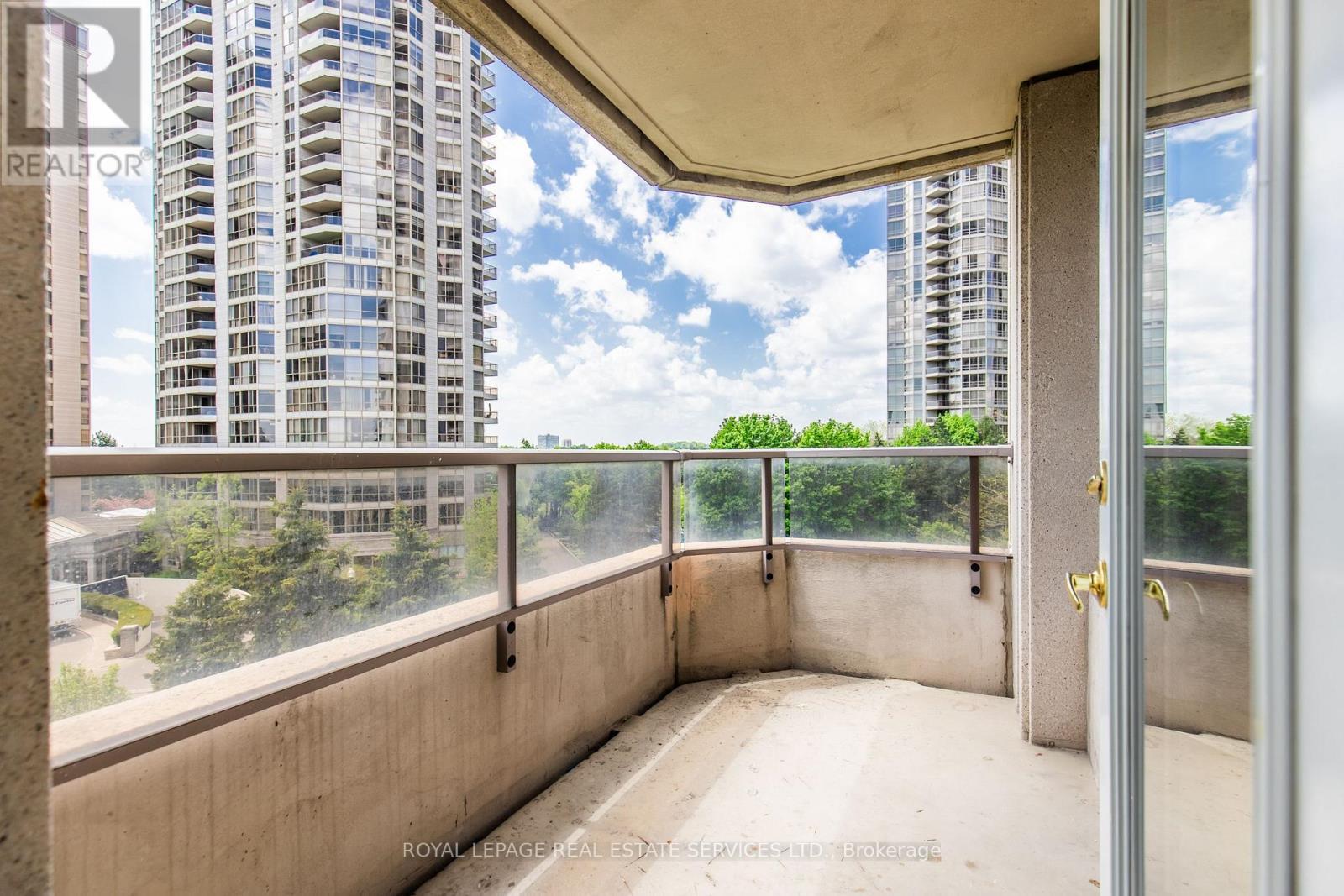 












418 - 25 KINGSBRIDGE GARDEN CIRCLE

,
Mississauga,




Ontario
L5R4B1

