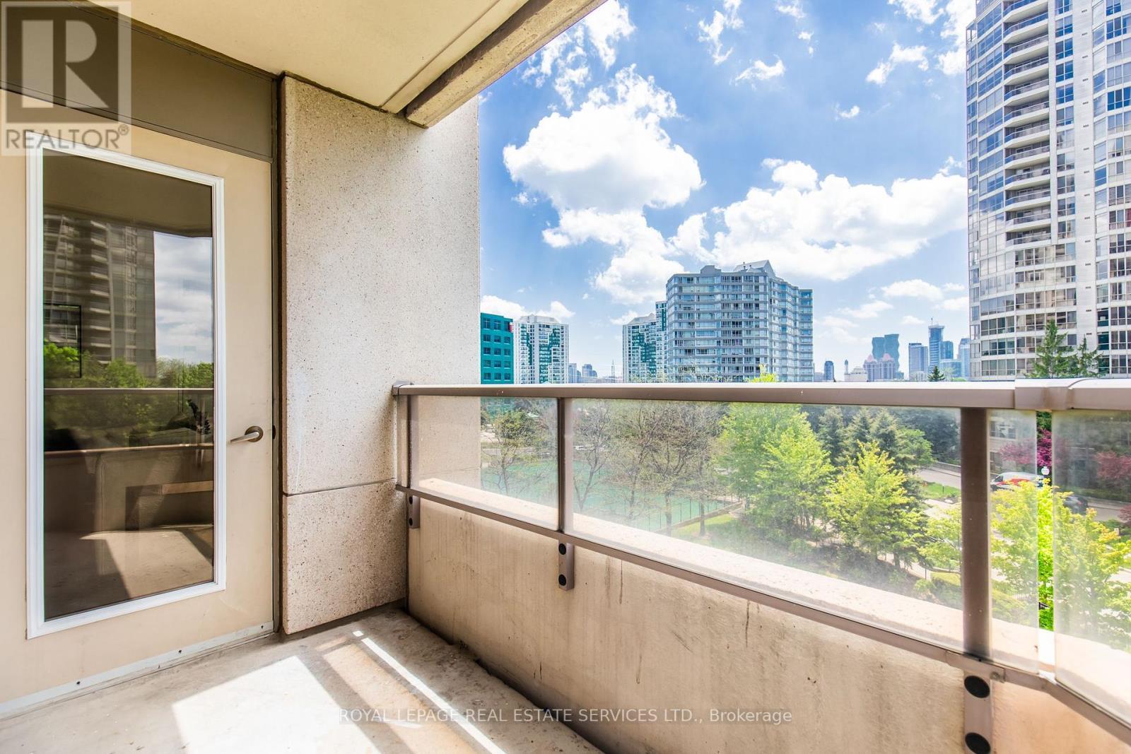 












418 - 25 KINGSBRIDGE GARDEN CIRCLE

,
Mississauga,




Ontario
L5R4B1

