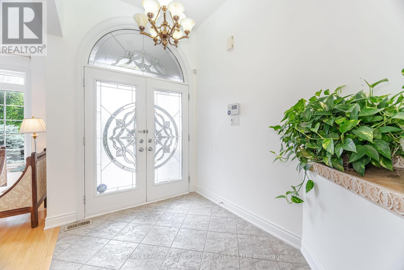












215 BURLOAK DRIVE

,
Oakville,




Ontario
L6L6T6

