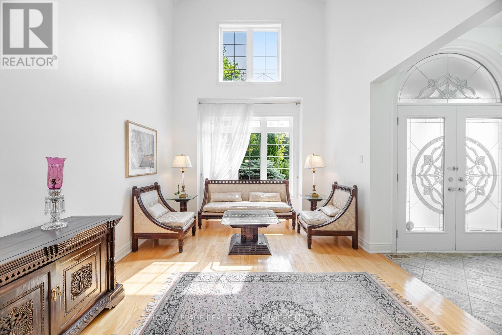 












215 BURLOAK DRIVE

,
Oakville,




Ontario
L6L6T6

