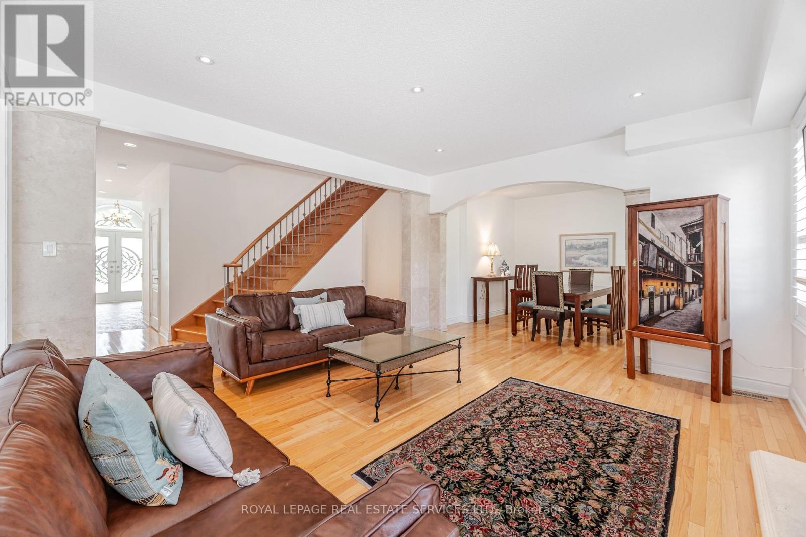 












215 BURLOAK DRIVE

,
Oakville,




Ontario
L6L6T6

