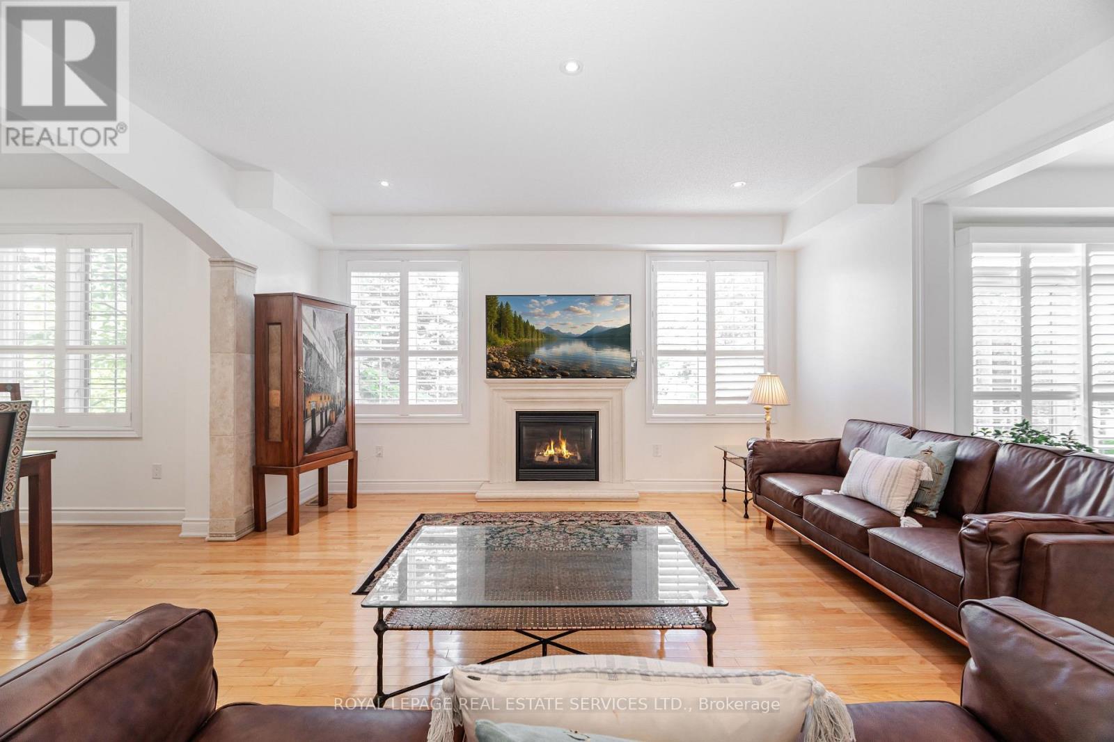 












215 BURLOAK DRIVE

,
Oakville,




Ontario
L6L6T6


