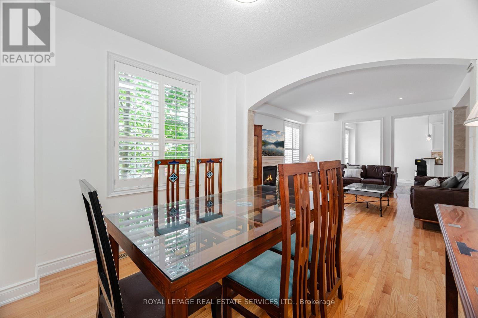 












215 BURLOAK DRIVE

,
Oakville,




Ontario
L6L6T6

