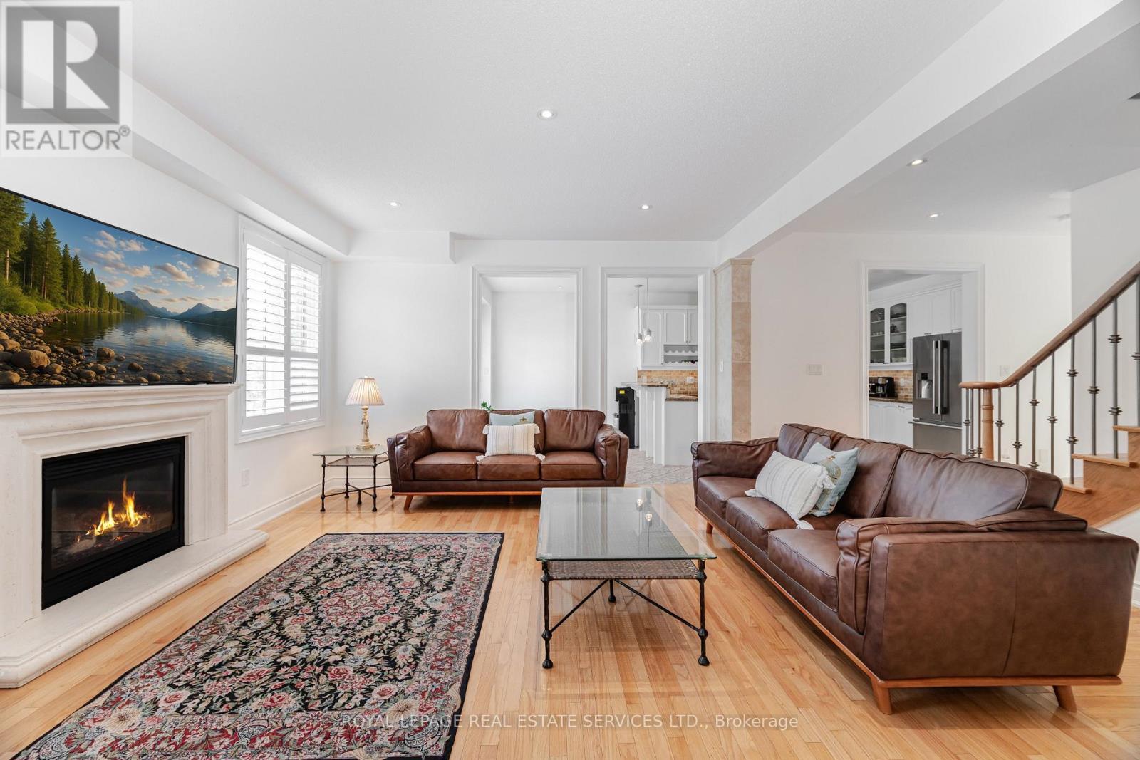 












215 BURLOAK DRIVE

,
Oakville,




Ontario
L6L6T6

