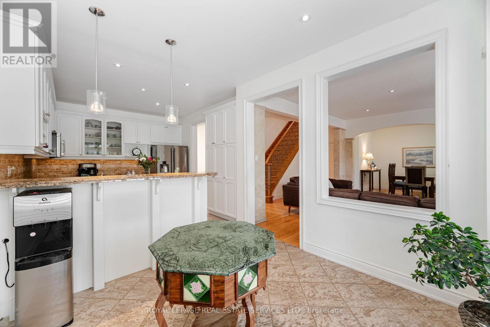 












215 BURLOAK DRIVE

,
Oakville,




Ontario
L6L6T6

