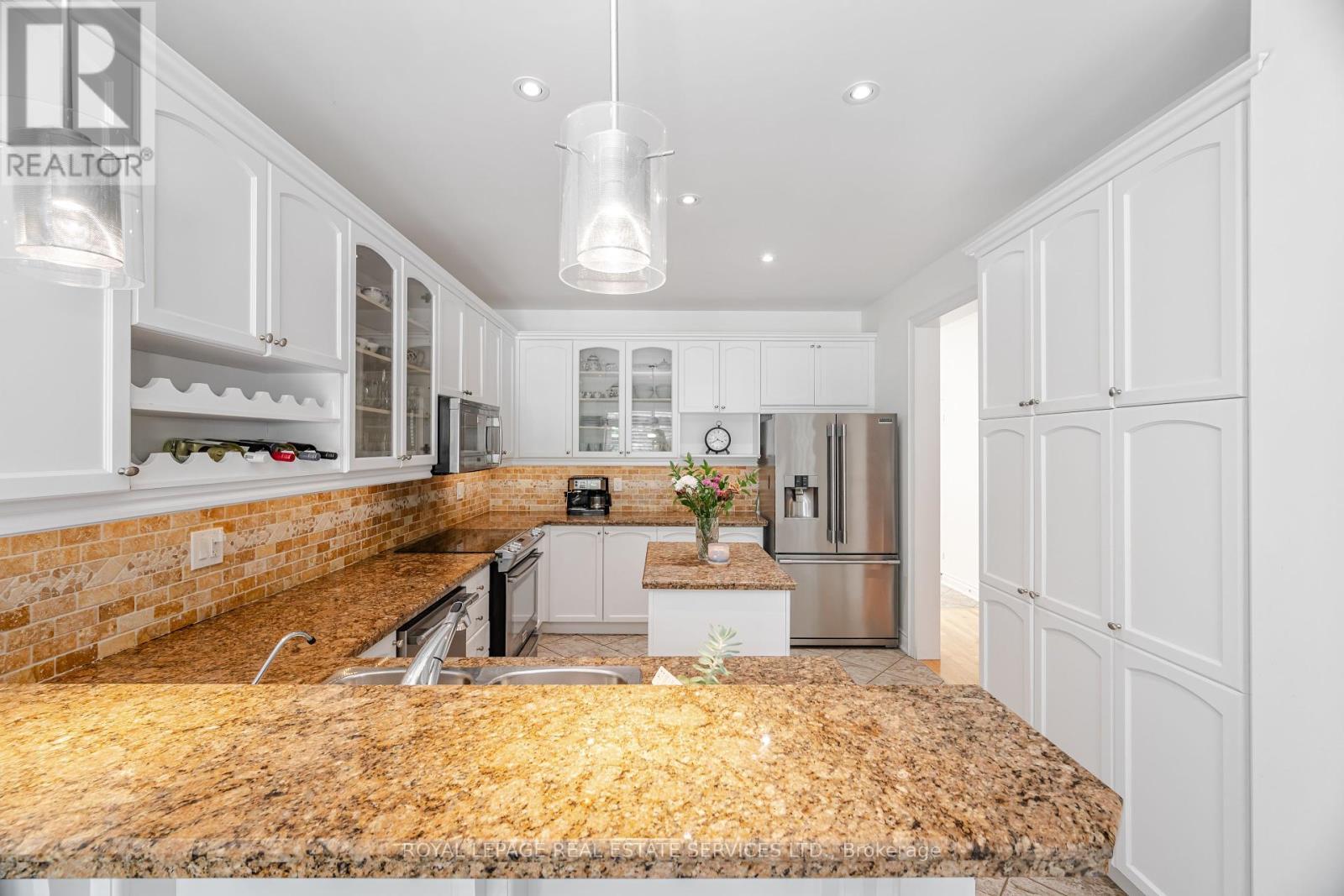 












215 BURLOAK DRIVE

,
Oakville,




Ontario
L6L6T6

