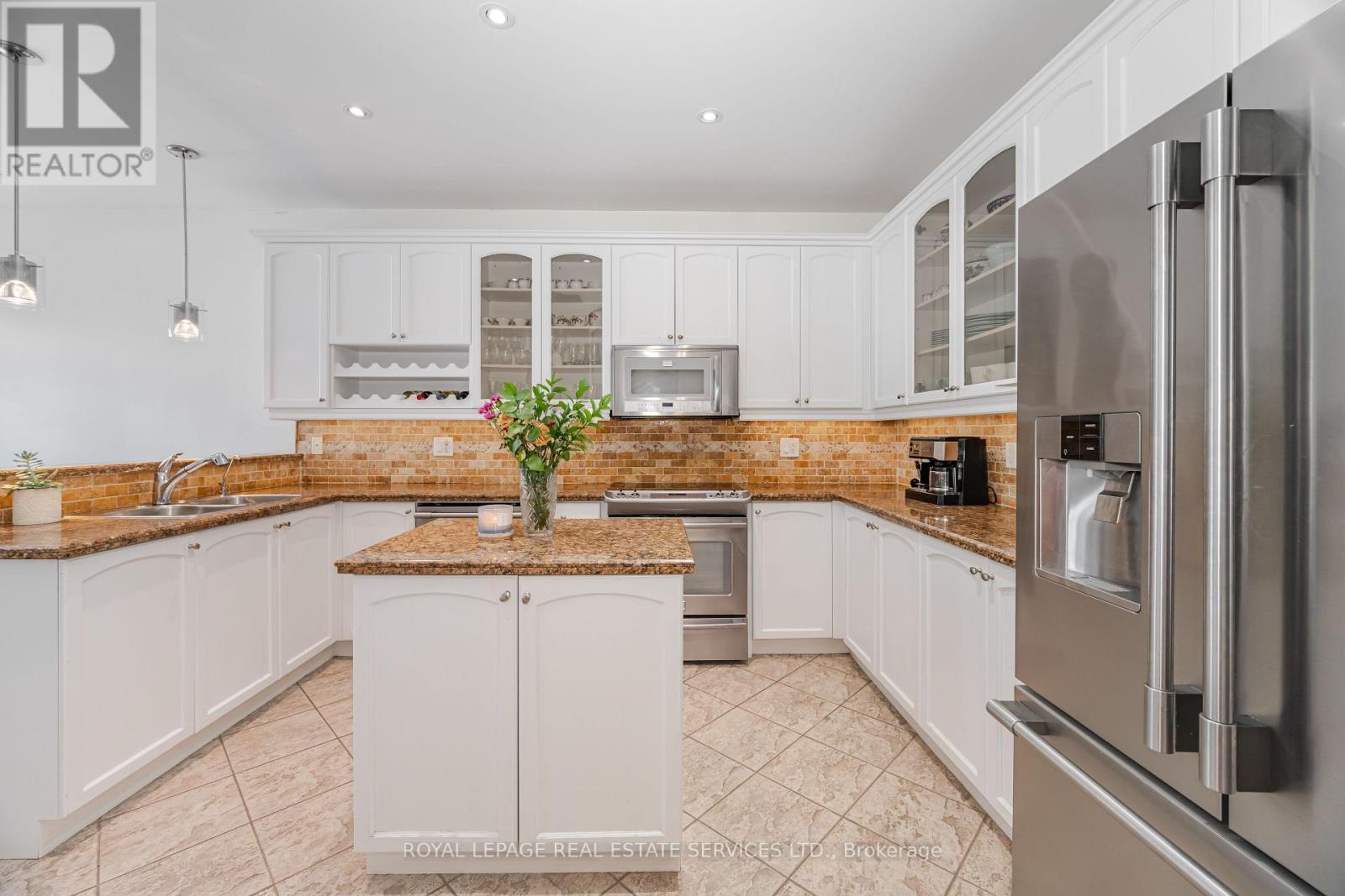 












215 BURLOAK DRIVE

,
Oakville,




Ontario
L6L6T6


