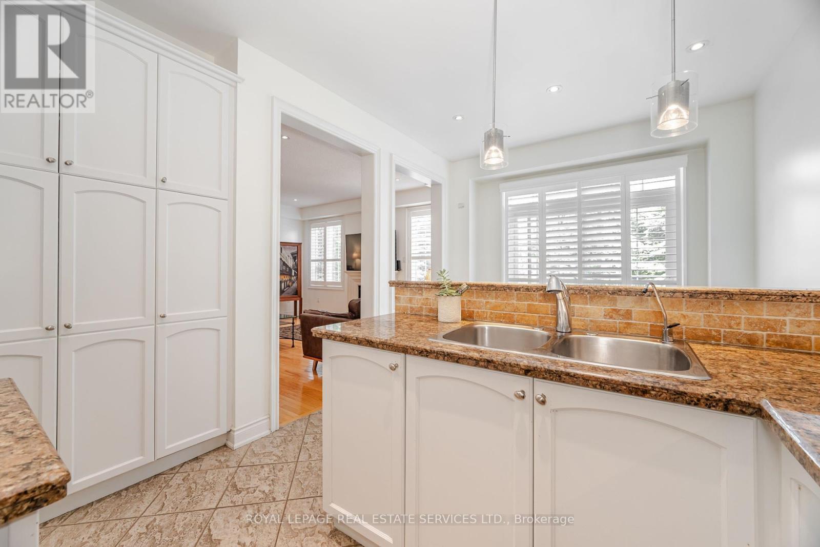 












215 BURLOAK DRIVE

,
Oakville,




Ontario
L6L6T6

