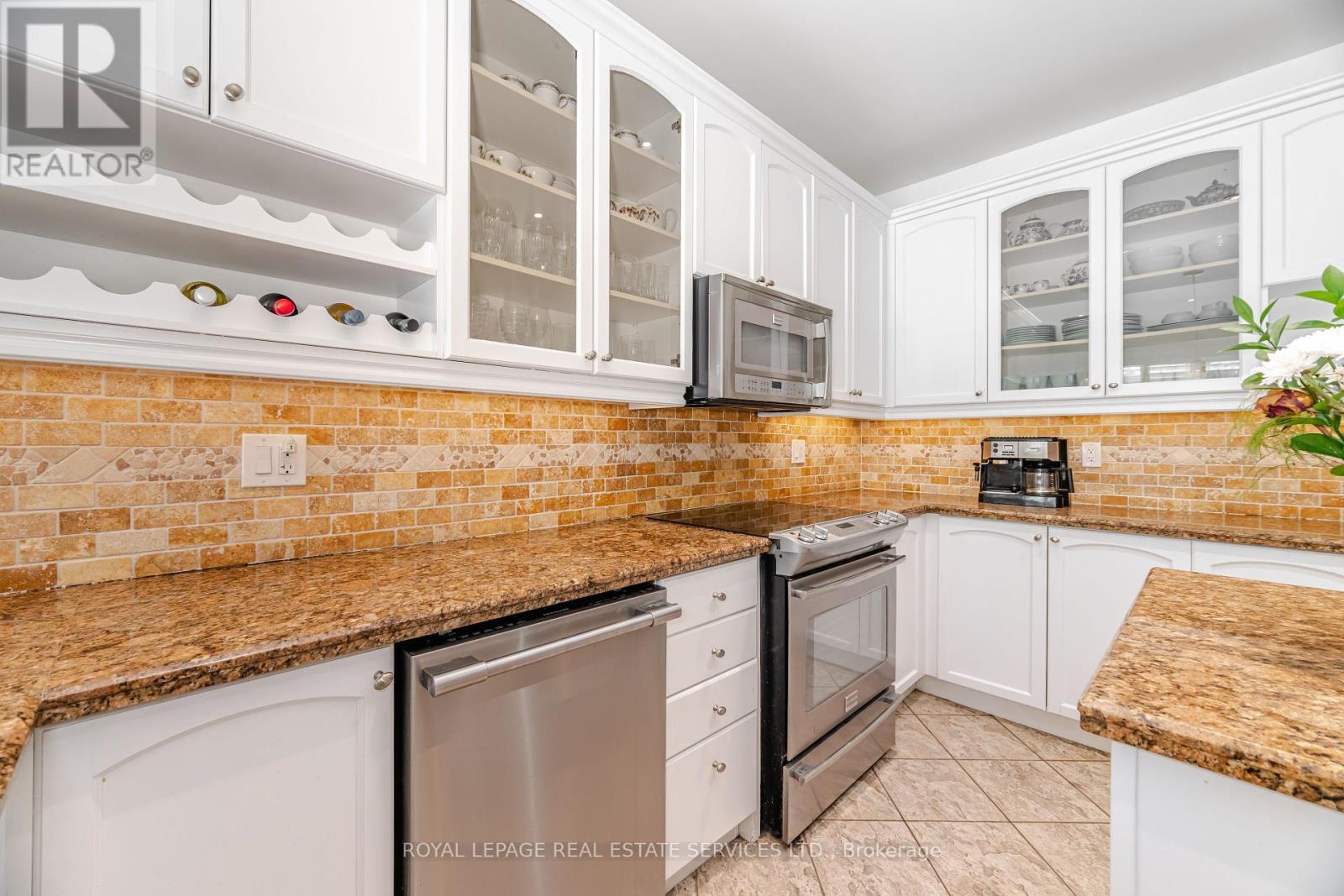 












215 BURLOAK DRIVE

,
Oakville,




Ontario
L6L6T6

