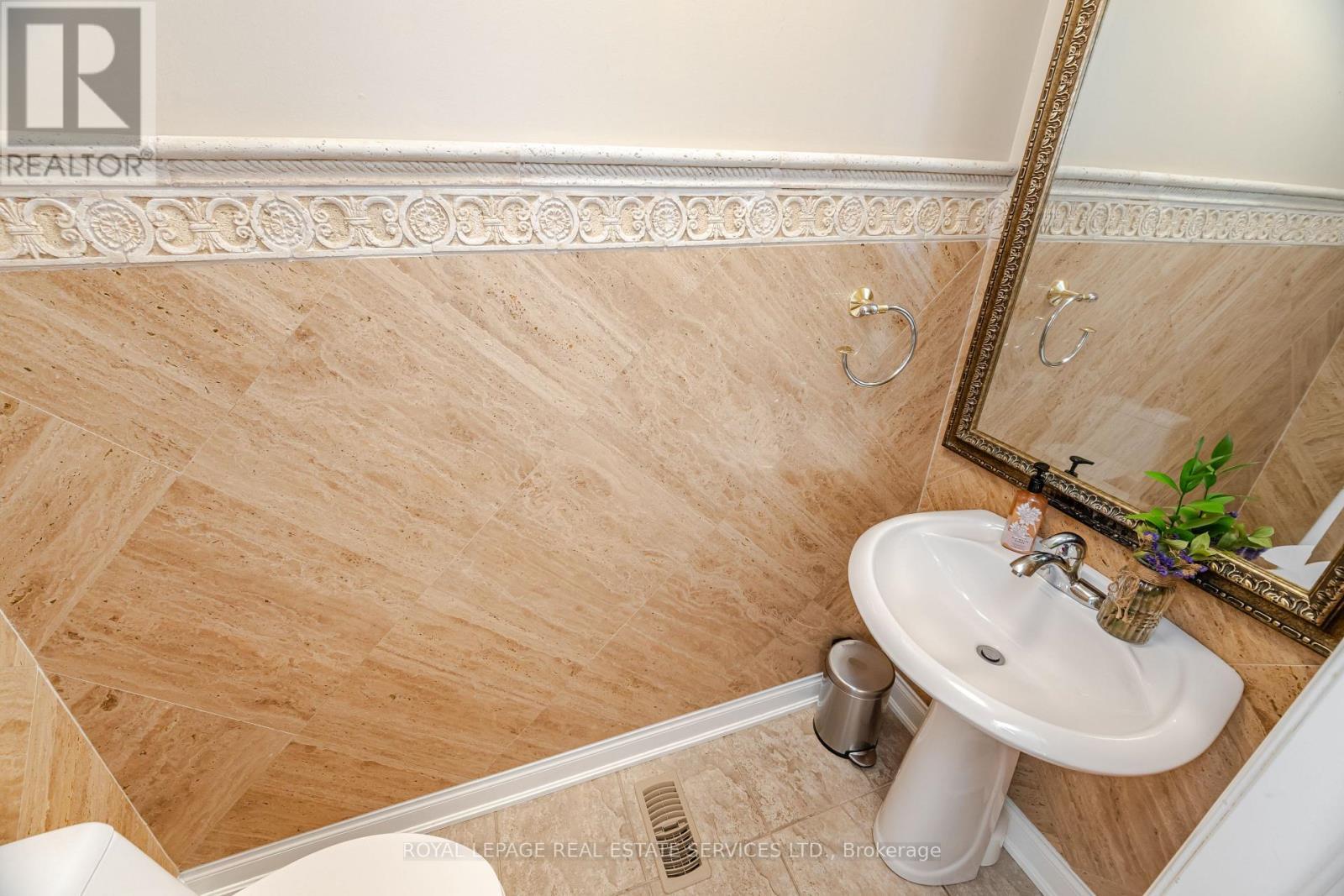 












215 BURLOAK DRIVE

,
Oakville,




Ontario
L6L6T6


