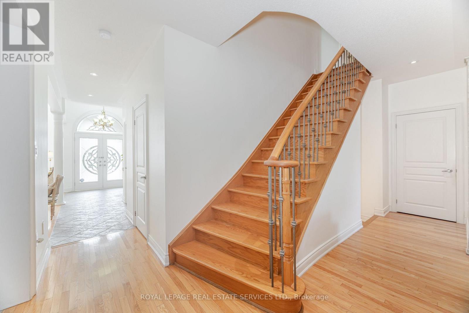 












215 BURLOAK DRIVE

,
Oakville,




Ontario
L6L6T6

