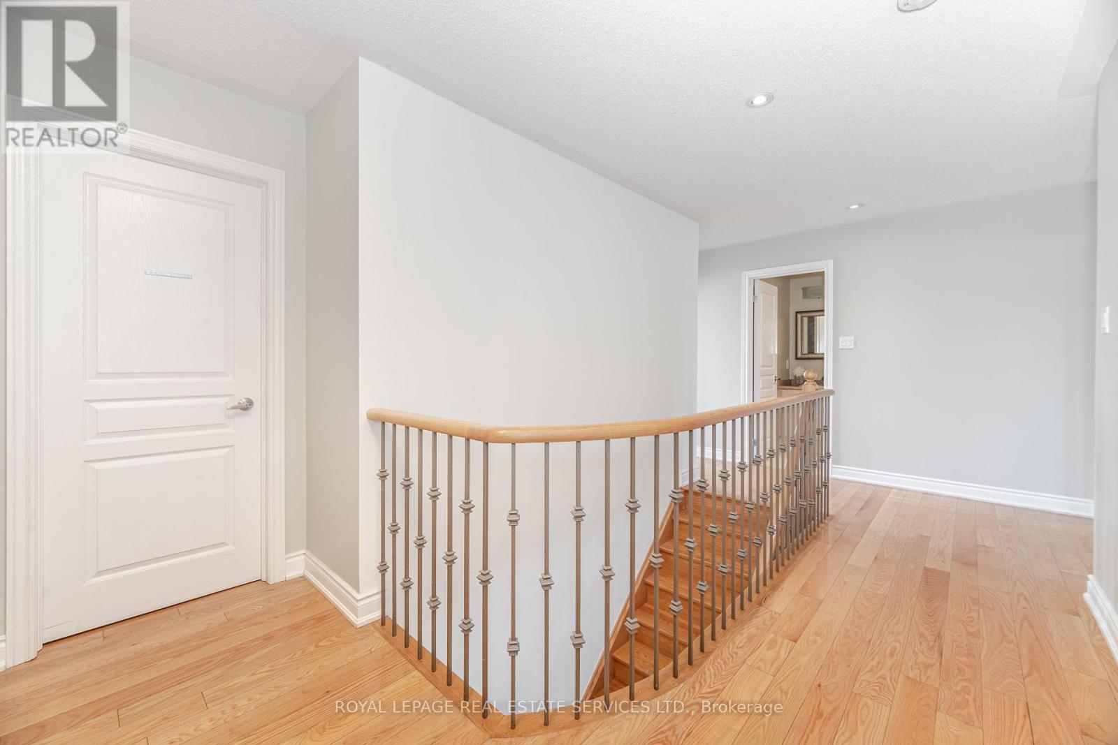 












215 BURLOAK DRIVE

,
Oakville,




Ontario
L6L6T6

