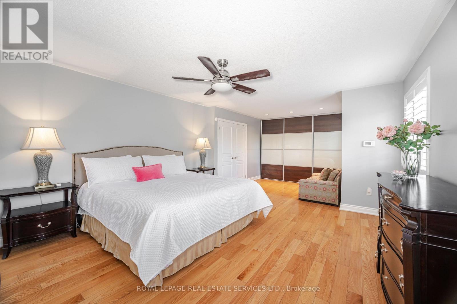 












215 BURLOAK DRIVE

,
Oakville,




Ontario
L6L6T6

