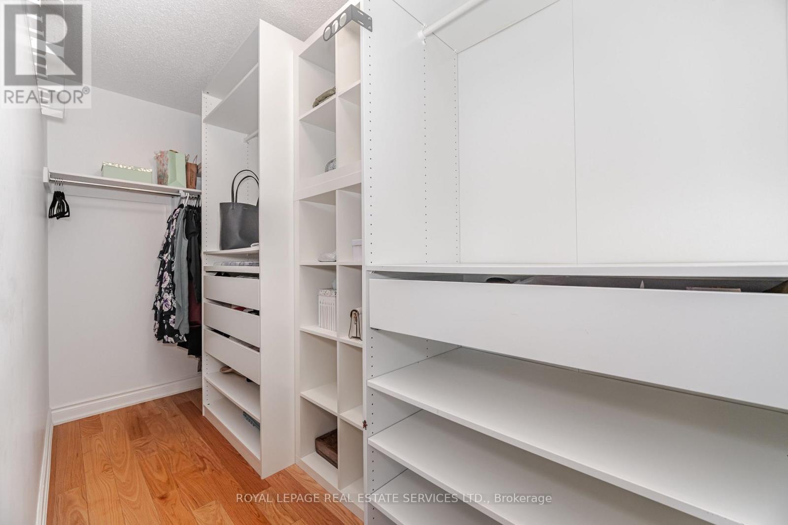 












215 BURLOAK DRIVE

,
Oakville,




Ontario
L6L6T6

