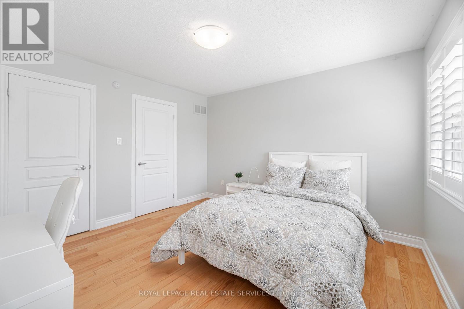 












215 BURLOAK DRIVE

,
Oakville,




Ontario
L6L6T6

