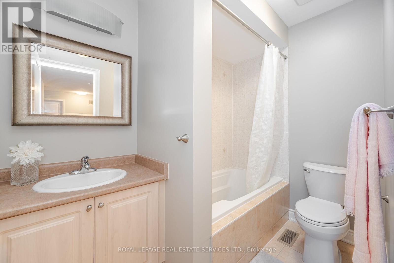 












215 BURLOAK DRIVE

,
Oakville,




Ontario
L6L6T6

