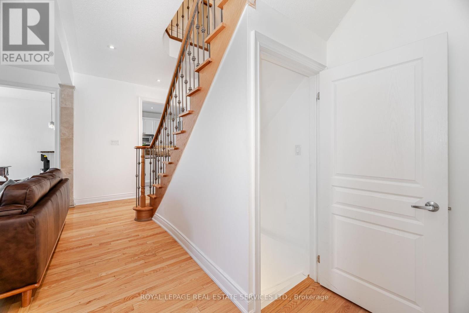 












215 BURLOAK DRIVE

,
Oakville,




Ontario
L6L6T6


