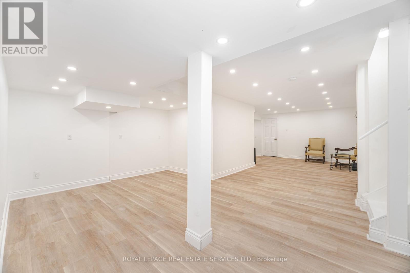












215 BURLOAK DRIVE

,
Oakville,




Ontario
L6L6T6

