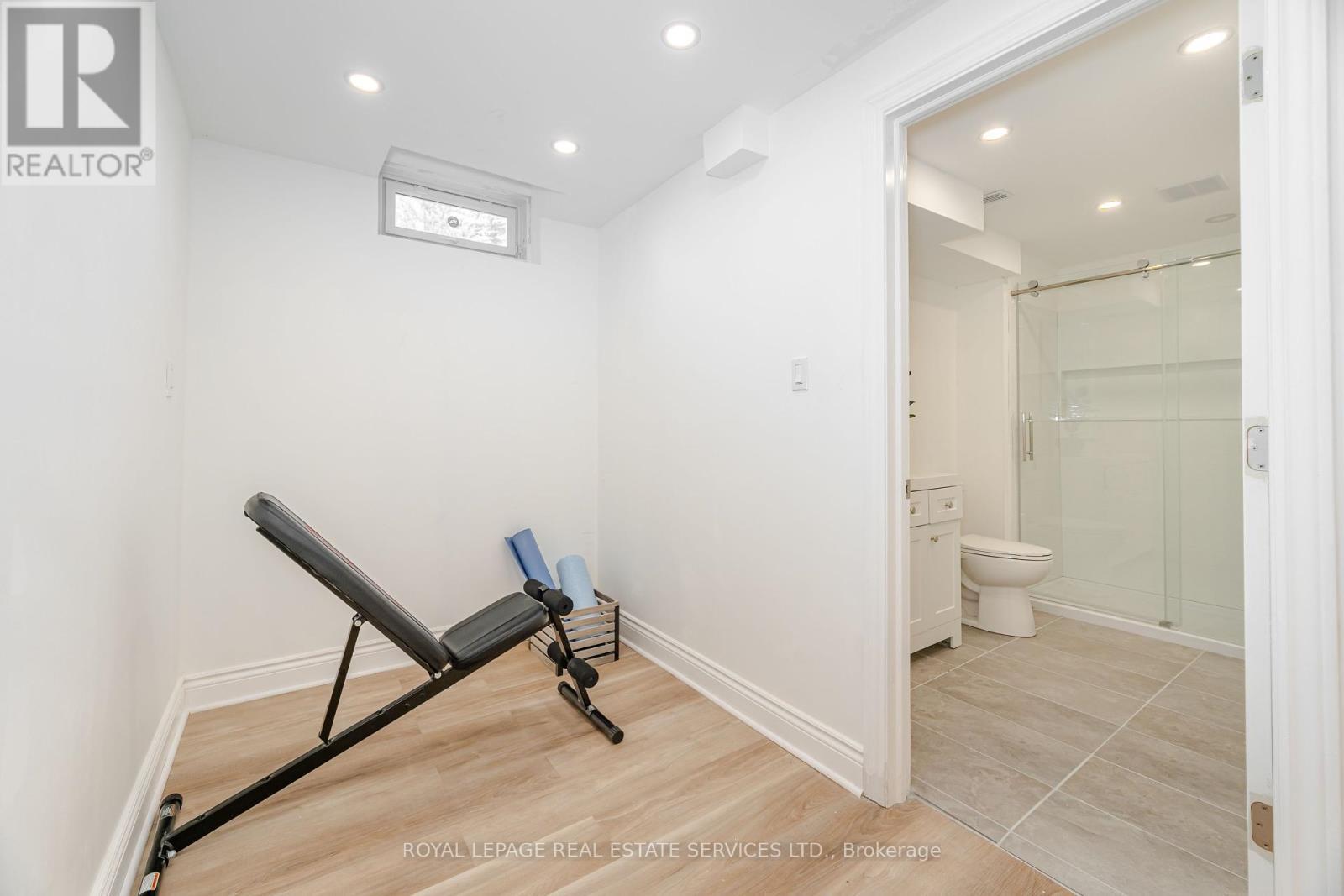 












215 BURLOAK DRIVE

,
Oakville,




Ontario
L6L6T6

