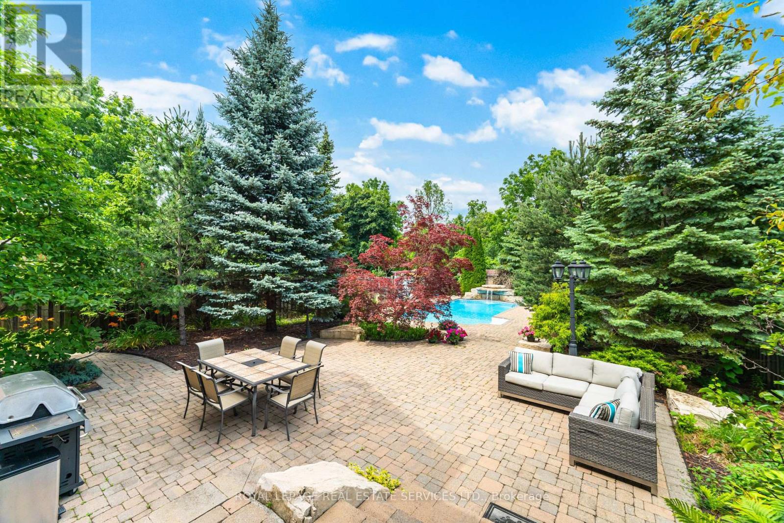 












215 BURLOAK DRIVE

,
Oakville,




Ontario
L6L6T6


