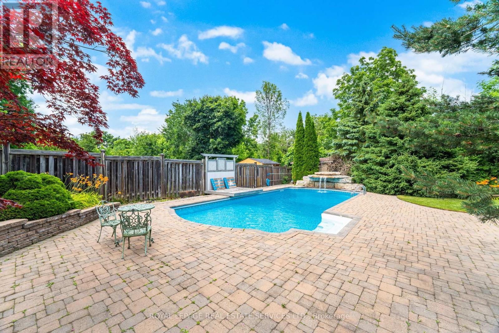 












215 BURLOAK DRIVE

,
Oakville,




Ontario
L6L6T6

