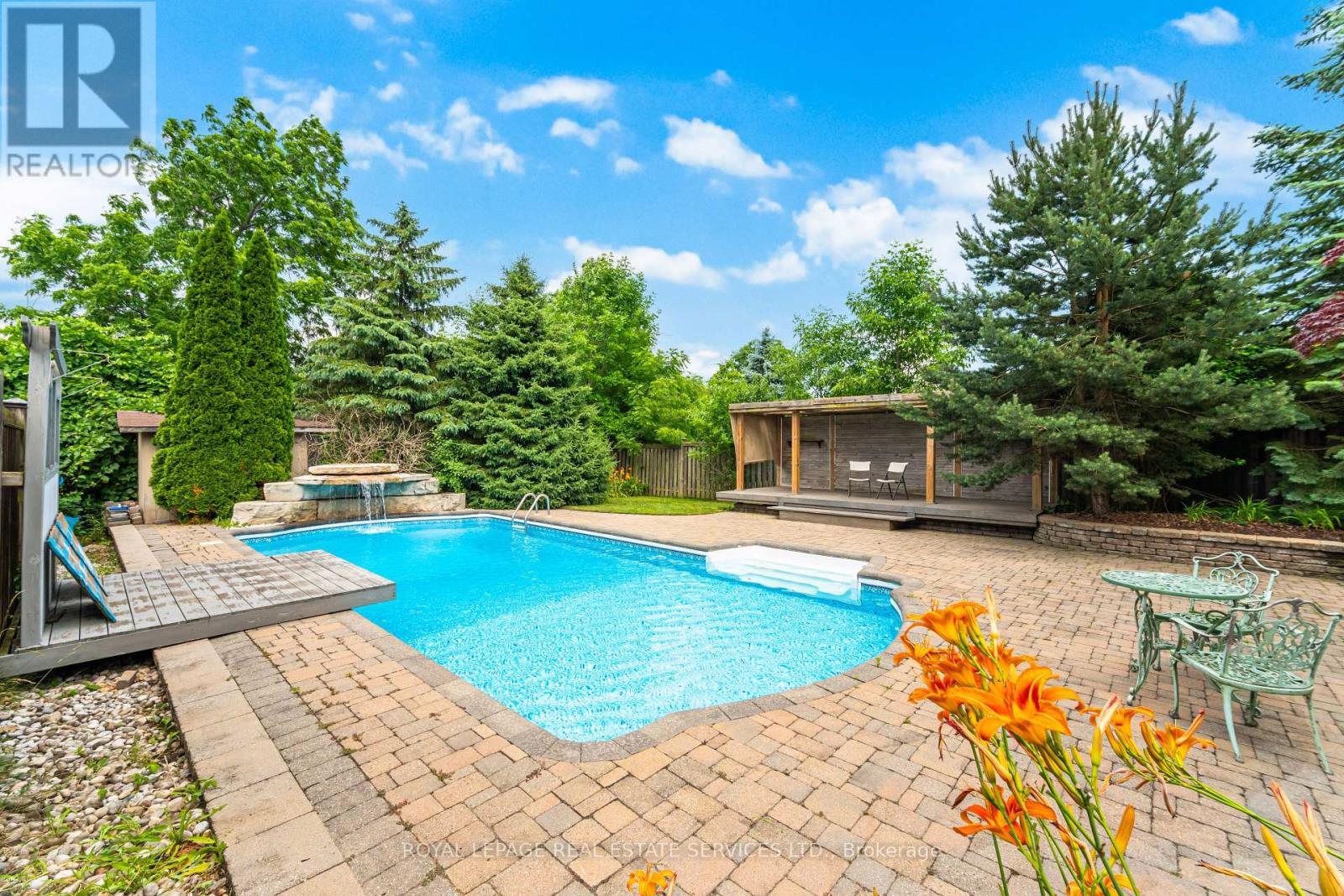 












215 BURLOAK DRIVE

,
Oakville,




Ontario
L6L6T6

