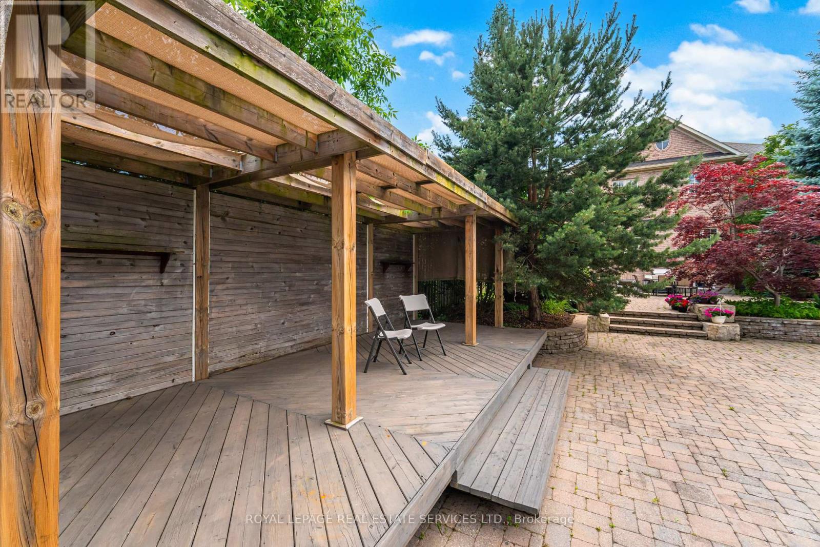 












215 BURLOAK DRIVE

,
Oakville,




Ontario
L6L6T6

