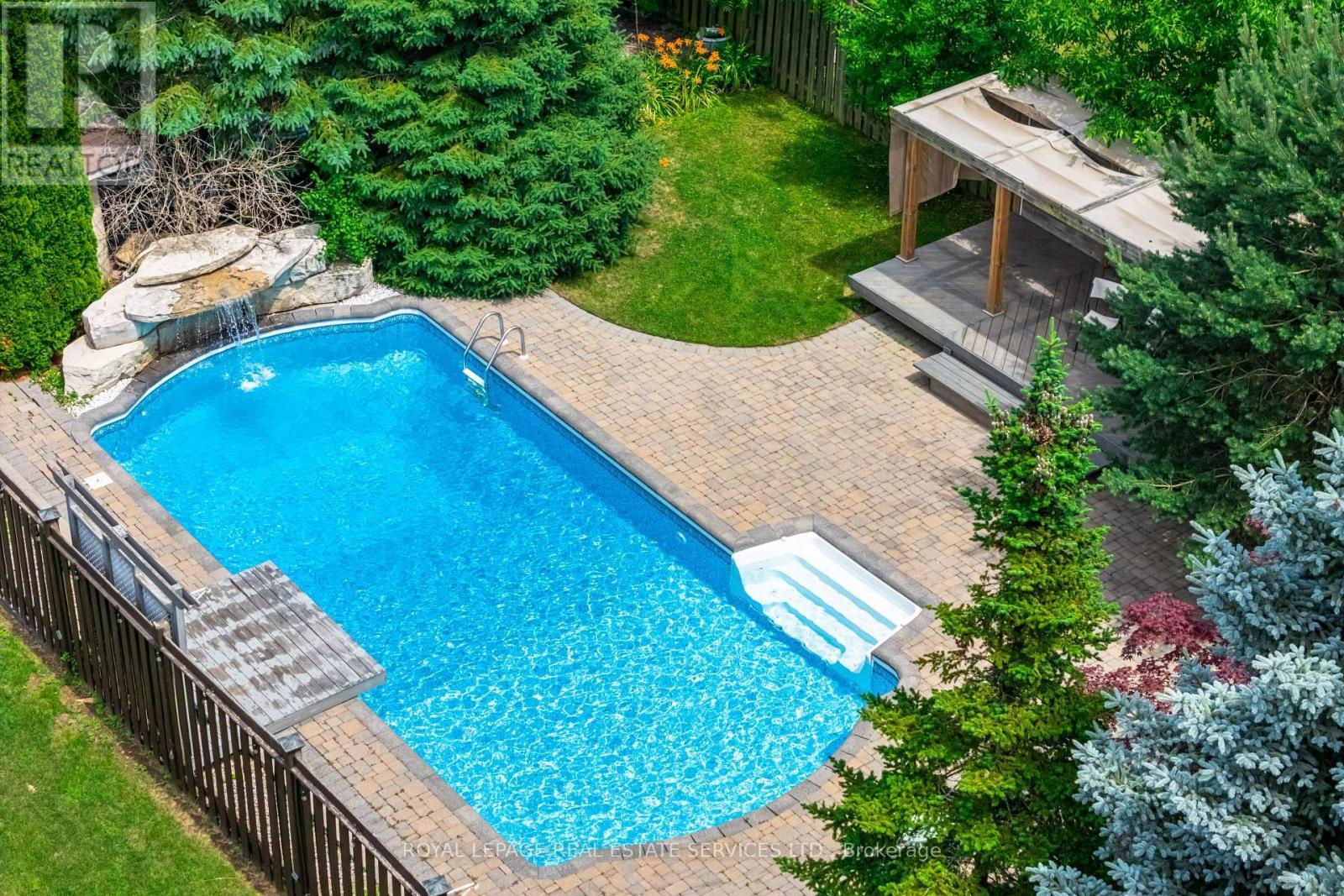 












215 BURLOAK DRIVE

,
Oakville,




Ontario
L6L6T6

