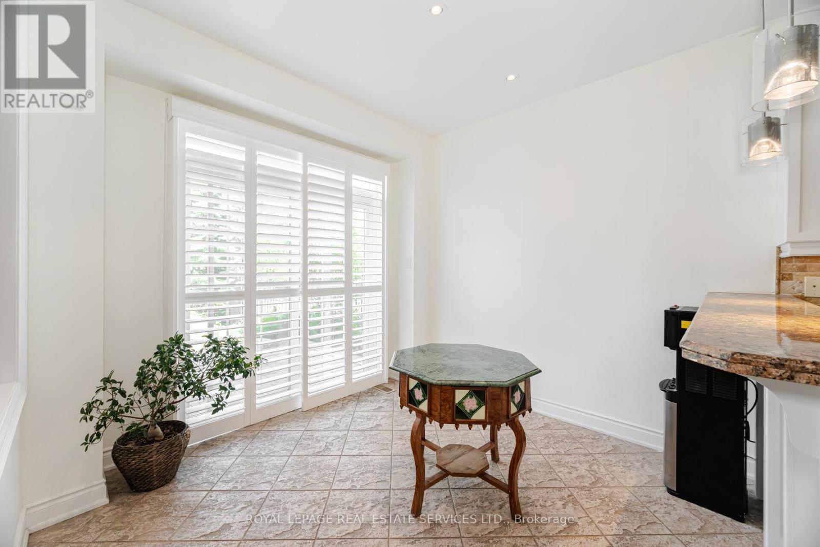 












215 BURLOAK DRIVE

,
Oakville,




Ontario
L6L6T6

