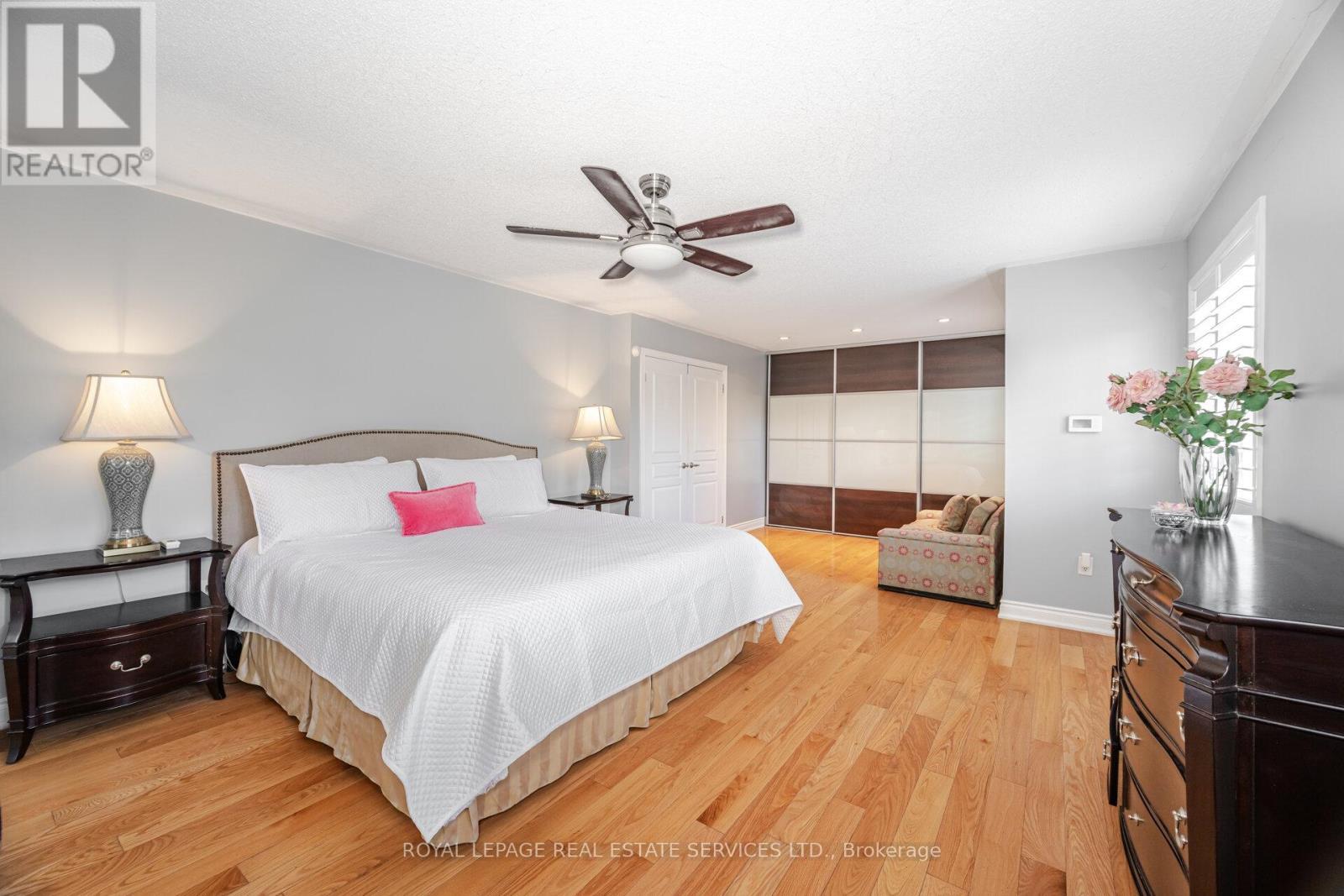 












215 BURLOAK DRIVE

,
Oakville,




Ontario
L6L6T6

